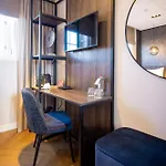 Onderwijshotel De Rooi Pannen 호텔 *