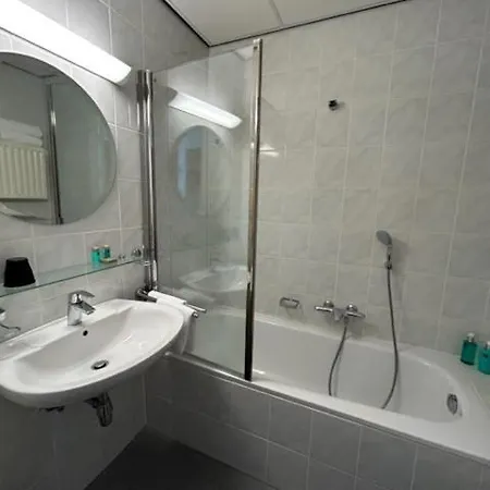 Onderwijshotel De Rooi Pannen Szálloda