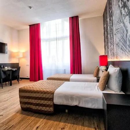 מלון Onderwijshotel De Rooi Pannen