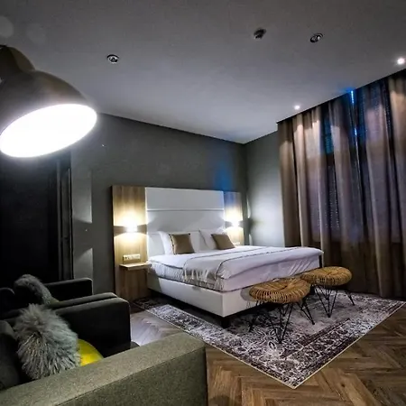 Onderwijshotel De Rooi Pannen *