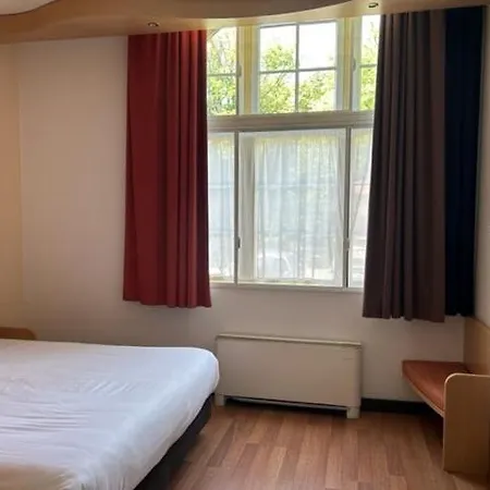 Onderwijshotel De Rooi Pannen 酒店 *